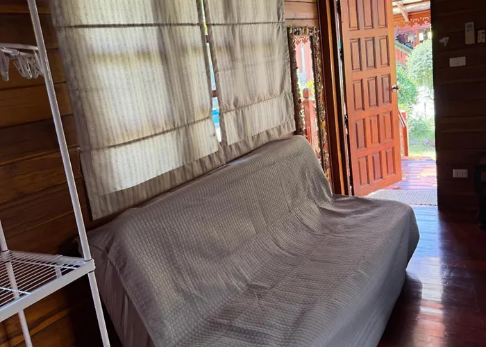 Golden Teak Resort Baan Sapparot